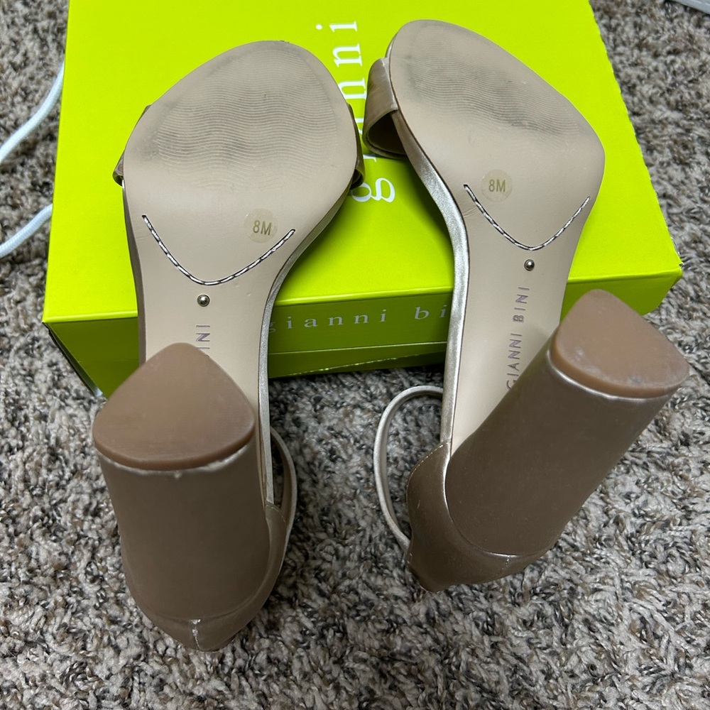 Gianni Bini Size 8 Soft Sand Heels - Picture 2 of 3